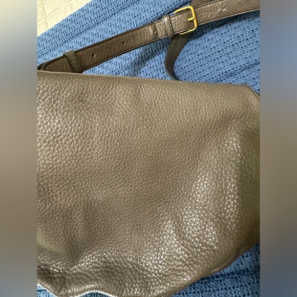 Marc Jacob’s grey crossbody hobo bag. - Picture 6 of 8